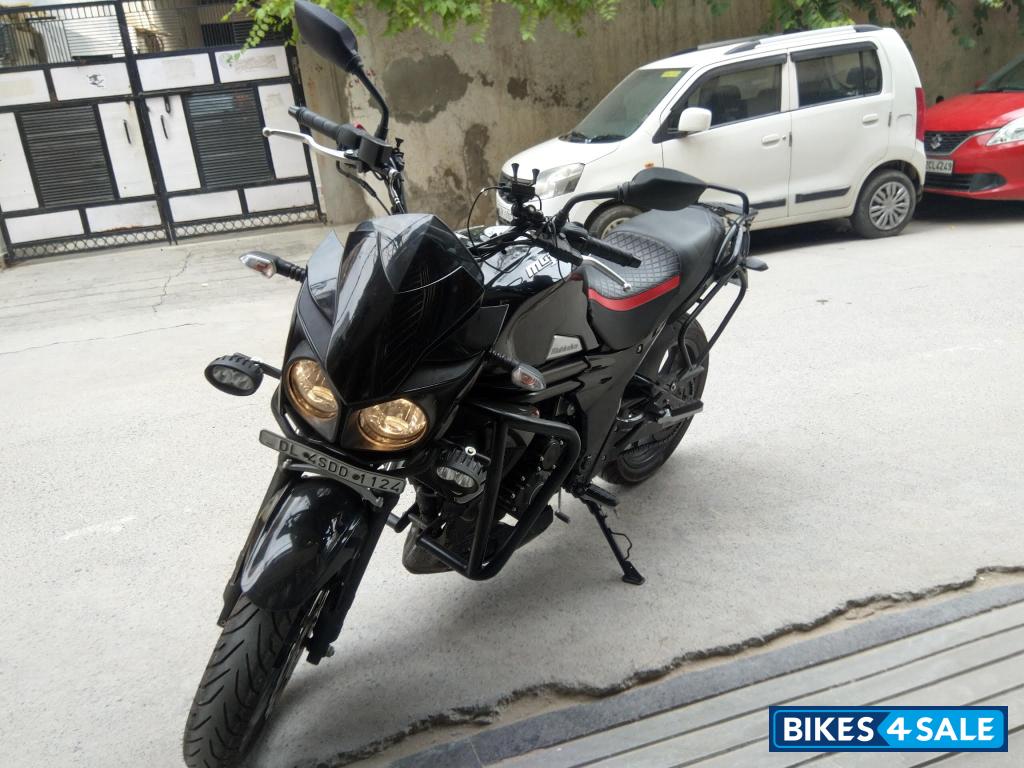 Mahindra Mojo 300 ABS BS6