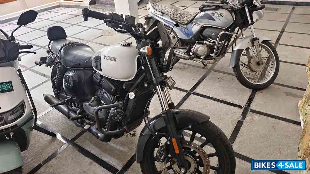 Yezdi Roadster Dark
