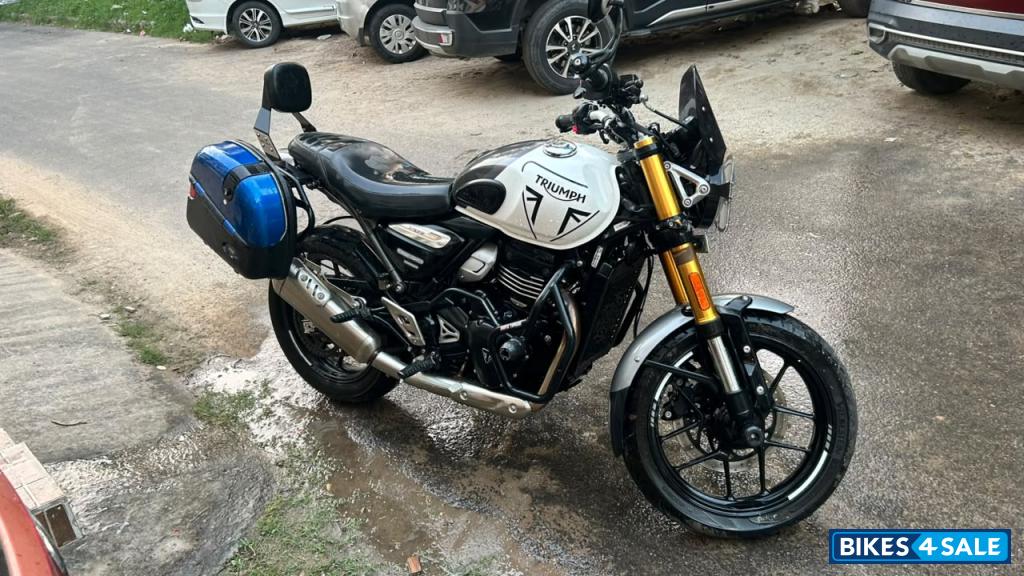 White Triumph Speed 400 2025