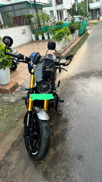 White Triumph Speed 400 2025