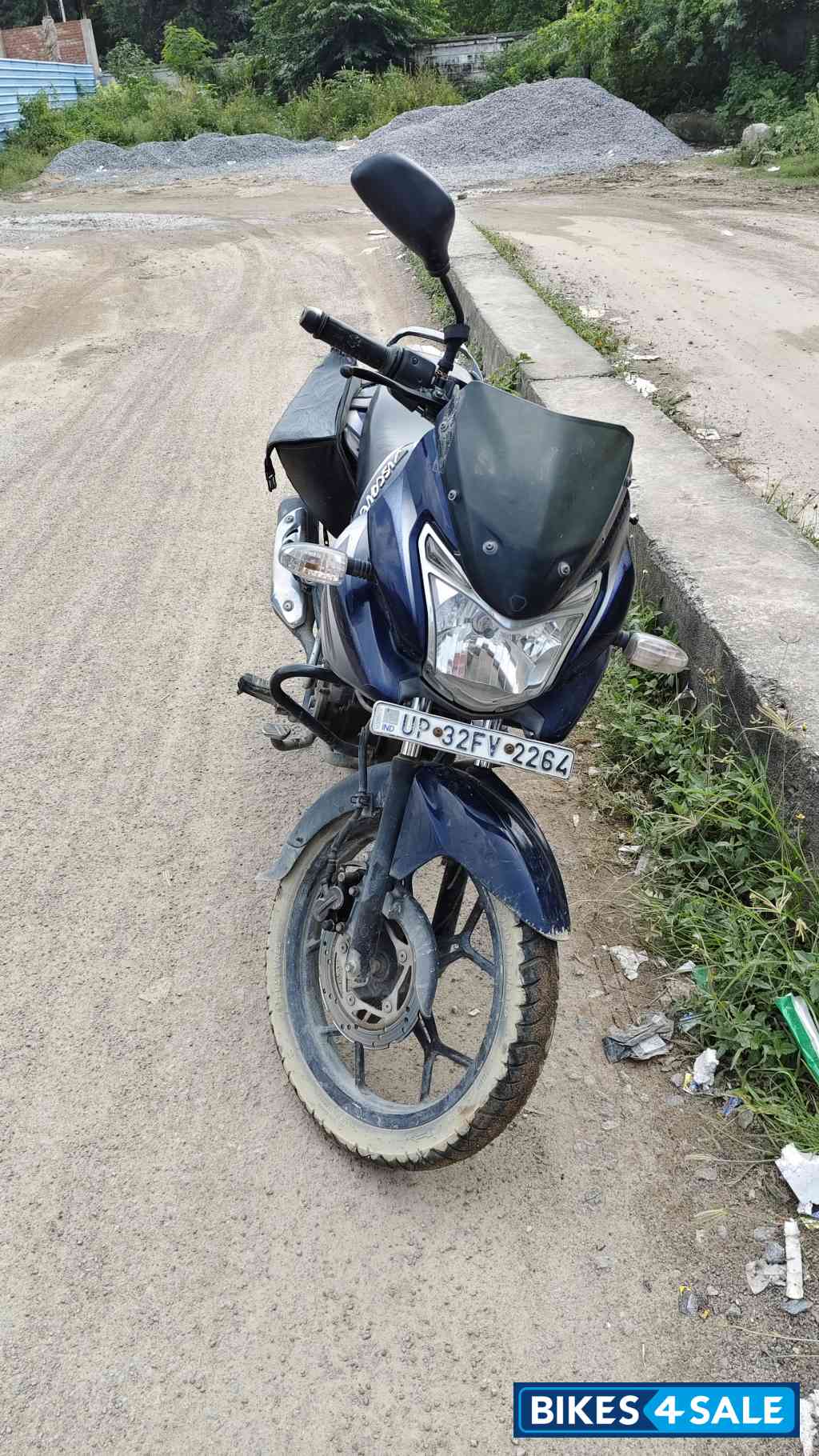 Blue Bajaj Discover 150 F