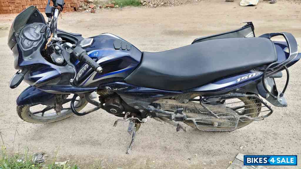 Blue Bajaj Discover 150 F Blue Bajaj Discover 150 F