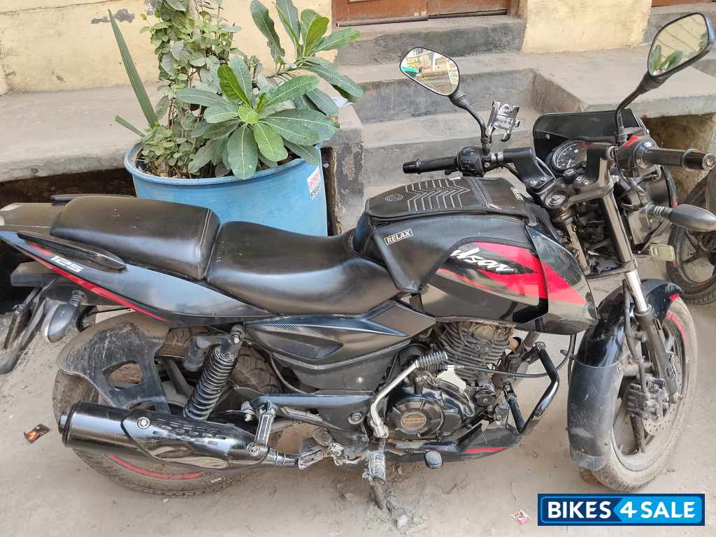 Red Black Bajaj Pulsar 125 Carbon Fibre Disc Split Seat