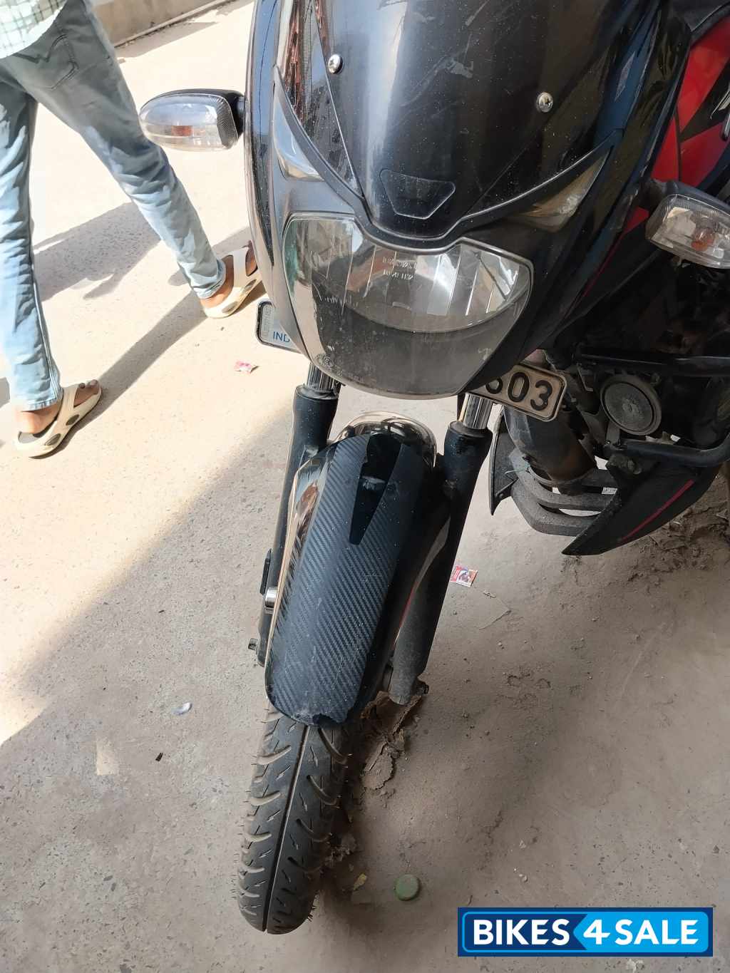Red Black Bajaj Pulsar 125 Carbon Fibre Disc Split Seat Red Black Bajaj Pulsar 125 Carbon Fibre Disc Split Seat