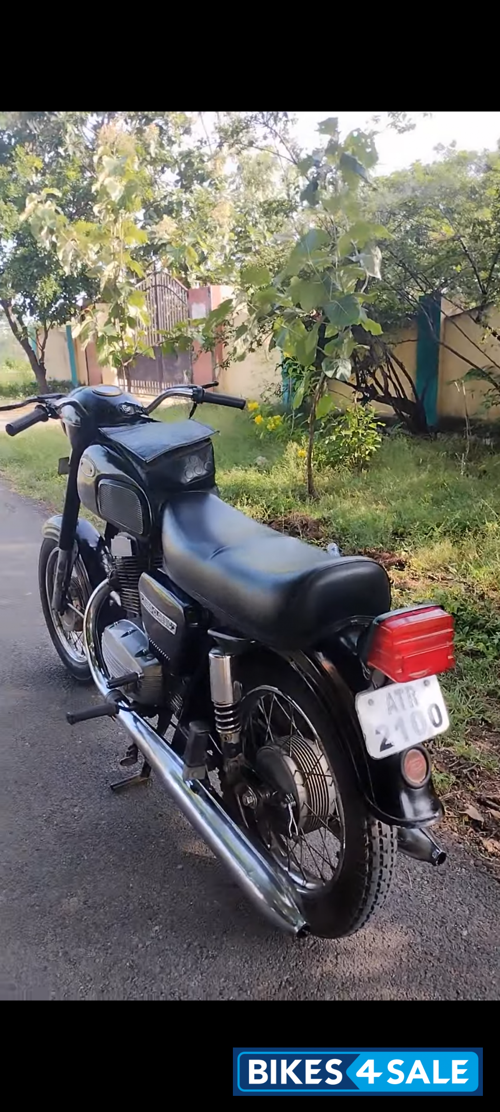 Ideal Jawa Yezdi Classic