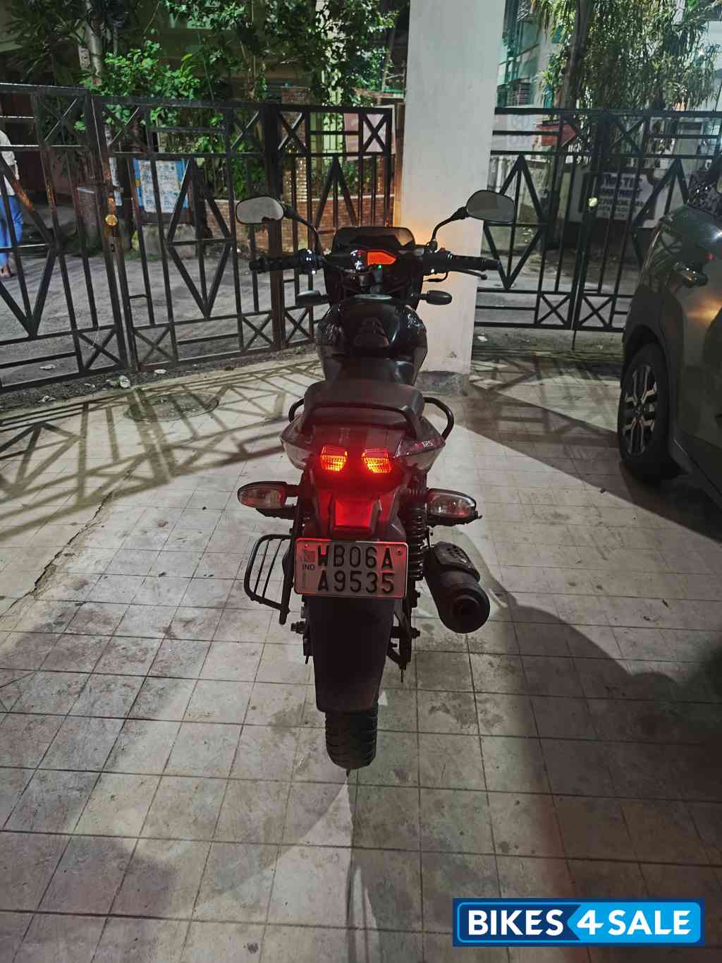 Bajaj Pulsar 125 Neon Disc Single Seat Bajaj Pulsar 125 Neon Disc Single Seat