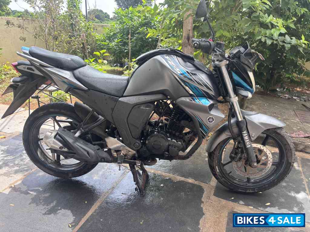 Yamaha FZ FI V2