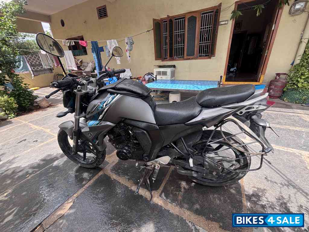 Yamaha FZ FI V2