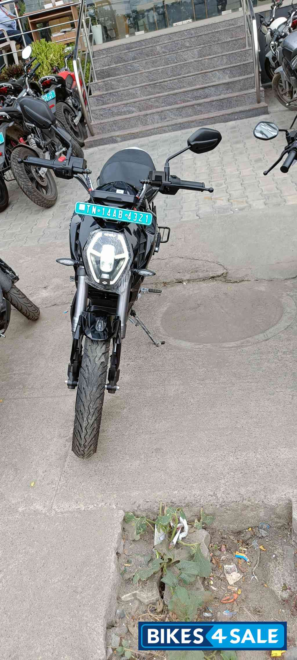 Revolt RV 400