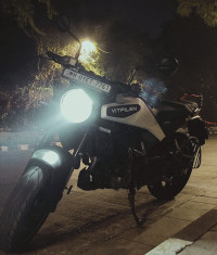 White Husqvarna Vitpilen 250 2024