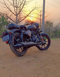 Royal Enfield Classic Stealth Black 2021 Model