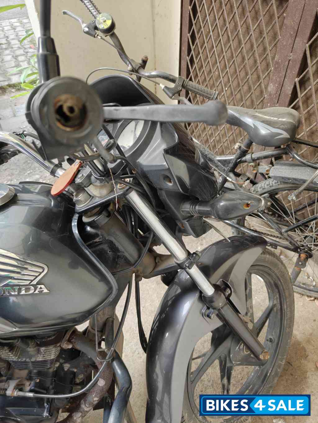 Grey Honda Shine 125 Drum