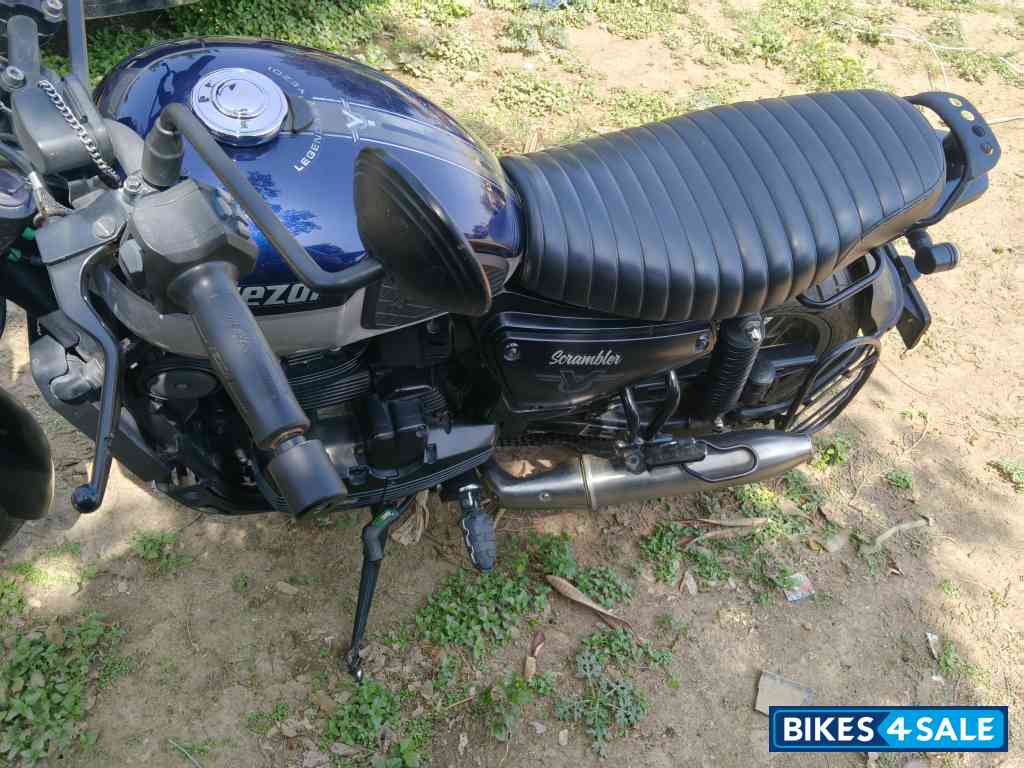 Blue Yezdi Scrambler Dual Tone Blue Yezdi Scrambler Dual Tone