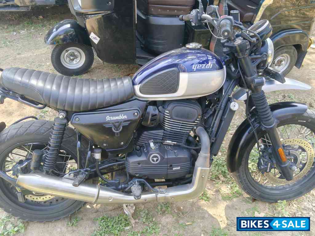 Blue Yezdi Scrambler Dual Tone Blue Yezdi Scrambler Dual Tone
