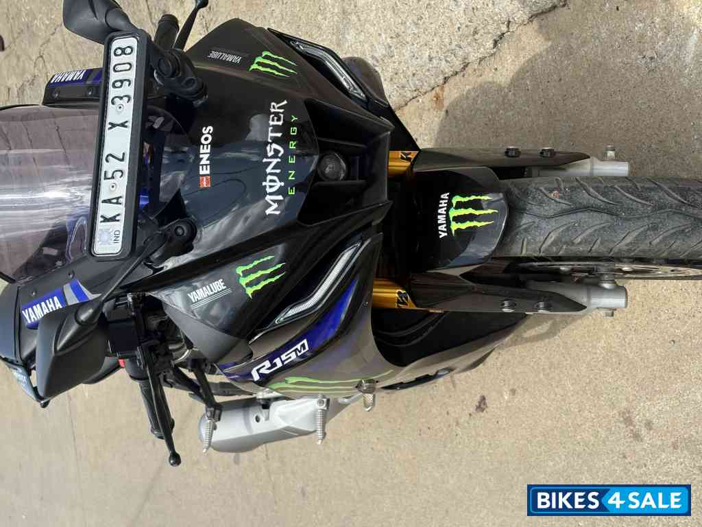 Black Yamaha R15M Black Yamaha R15M