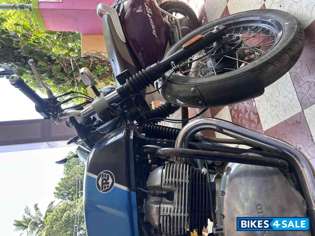 Blue/black Royal Enfield Continental GT 650
