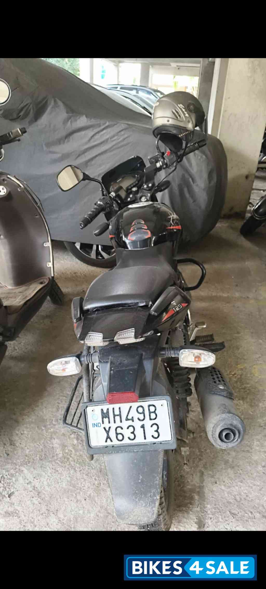 Black Bajaj Pulsar 125 Split Seat Black Bajaj Pulsar 125 Split Seat