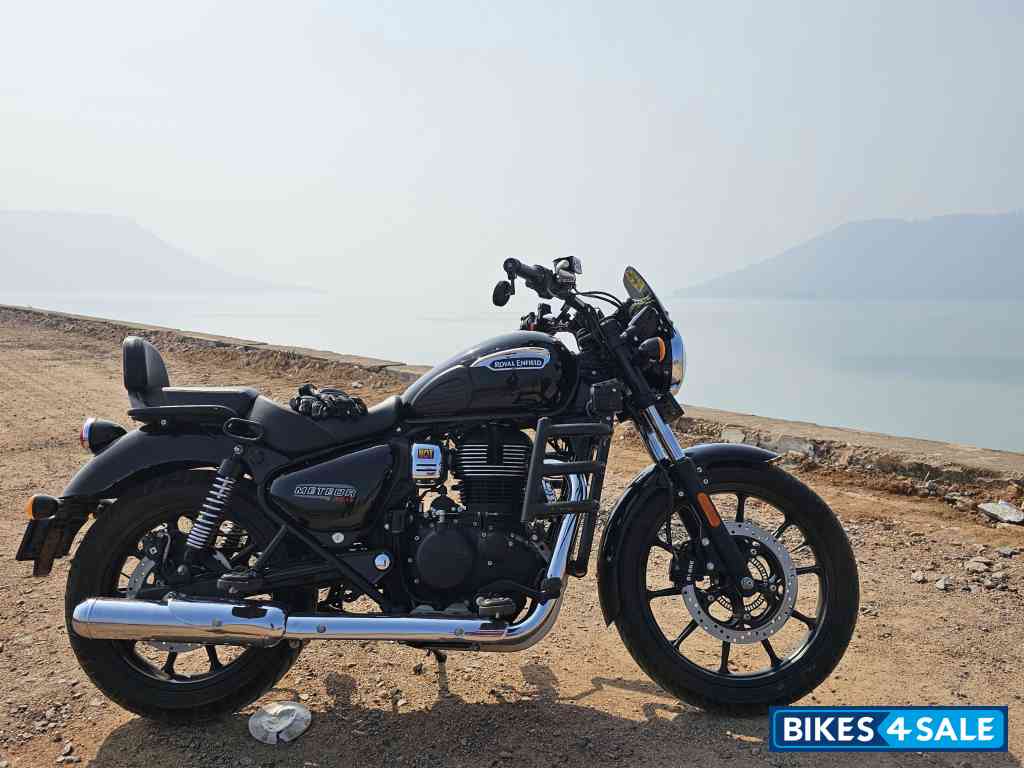 Stellar Black Royal Enfield 2022 Meteor 350