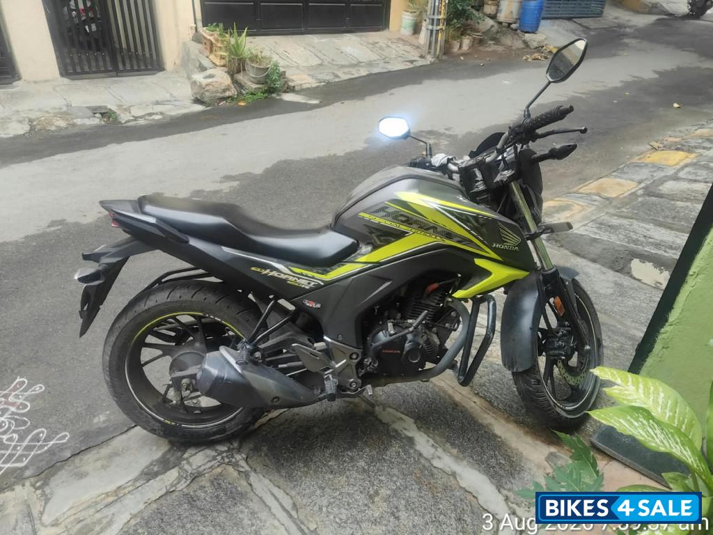 Green Honda CB Hornet 160R