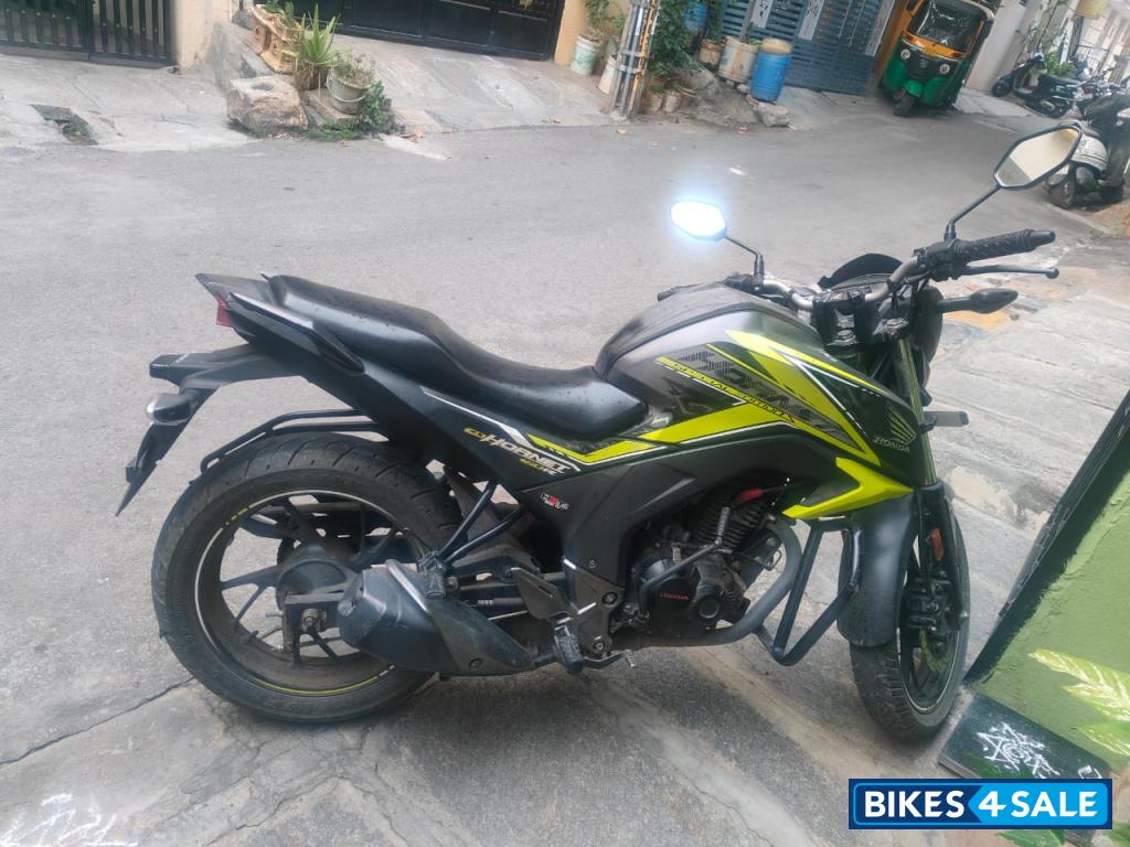 Green Honda CB Hornet 160R Green Honda CB Hornet 160R