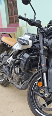 White Husqvarna Vitpilen 250