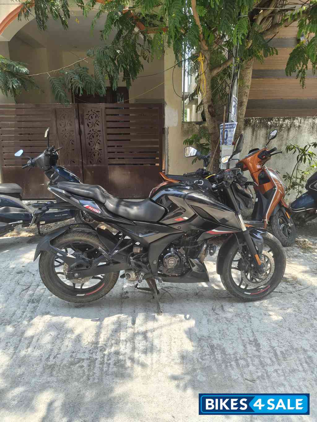 Black Bajaj Pulsar N160 Dual Channel ABS