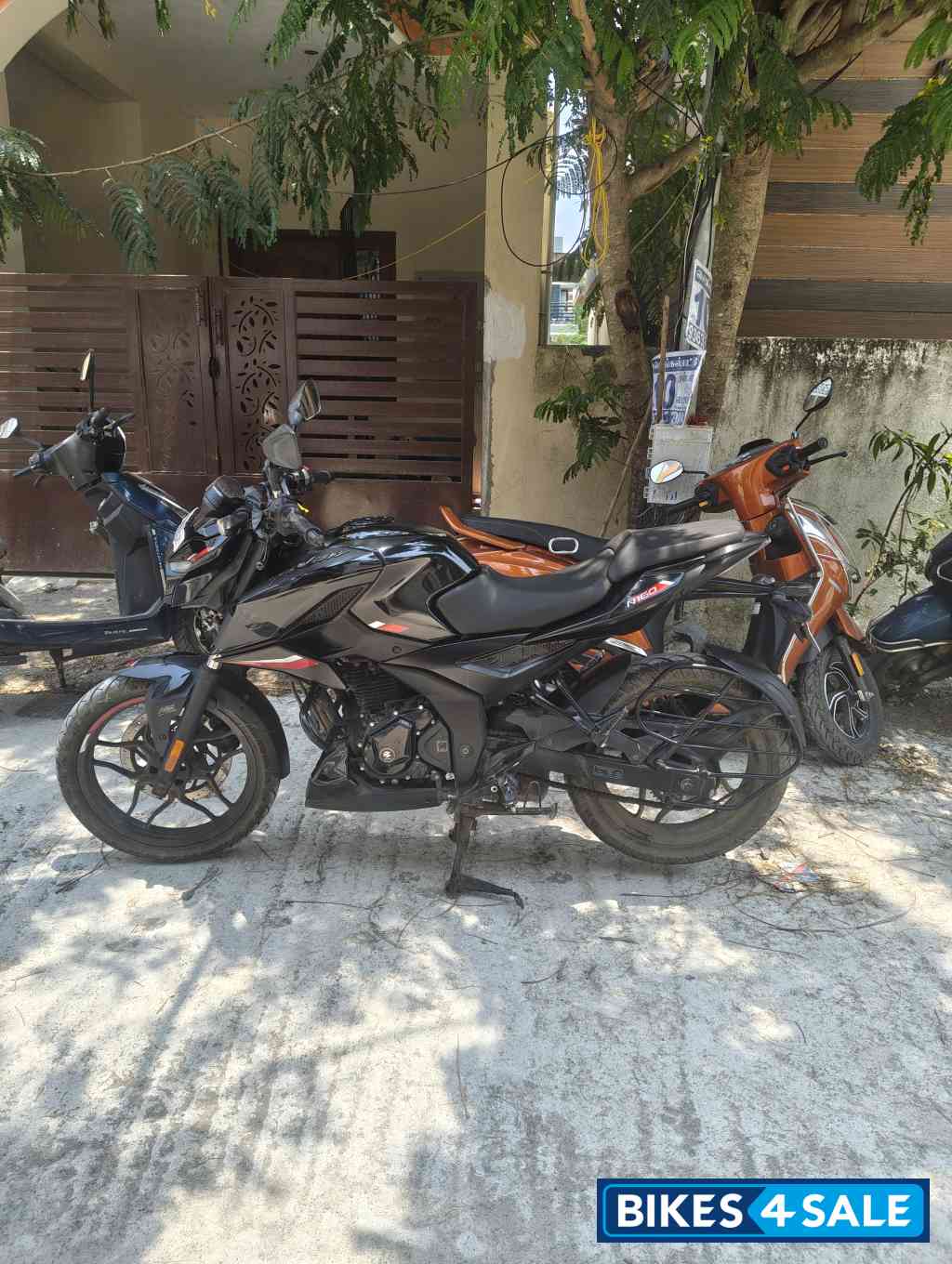Black Bajaj Pulsar N160 Dual Channel ABS Black Bajaj Pulsar N160 Dual Channel ABS