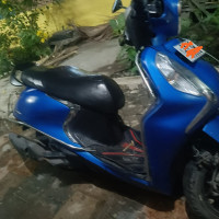 Blue Yamaha Fascino