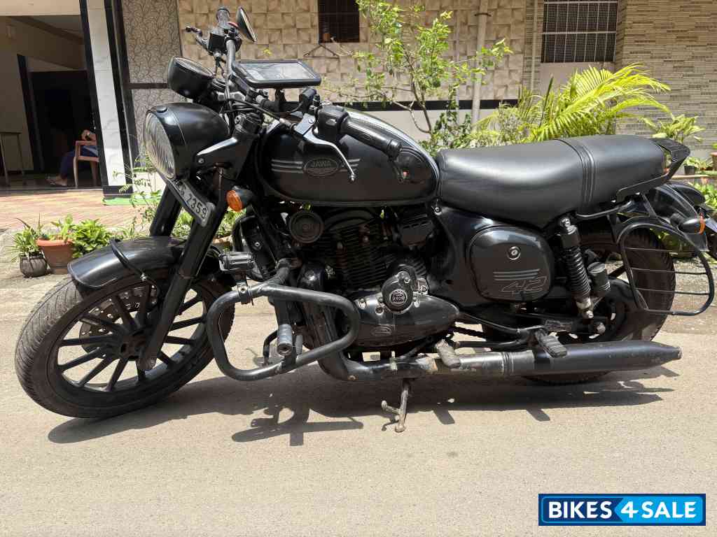 Jawa 42 Dual Channel ABS AllStar Black