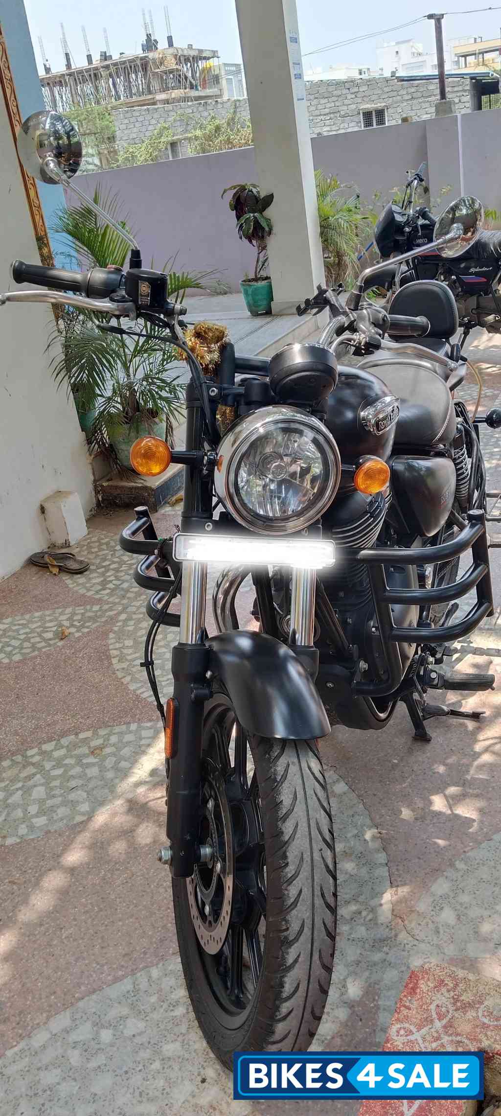 Stellar Black Royal Enfield Meteor 350 Stellar Stellar Black Royal Enfield Meteor 350 Stellar