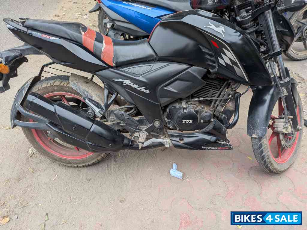 TVS Apache RTR 160 4V BS6