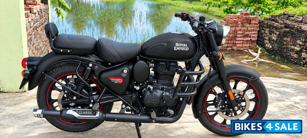 Mate Black Royal Enfield Classic Stealth Black