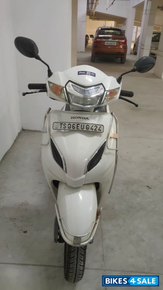 Pearl Amazing White Honda Activa