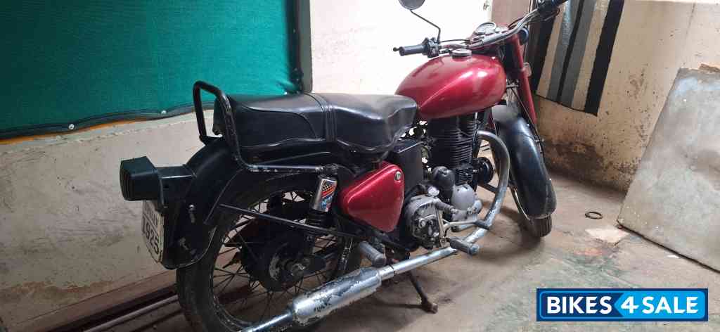 Red Royal Enfield Bullet 350 Red Royal Enfield Bullet 350