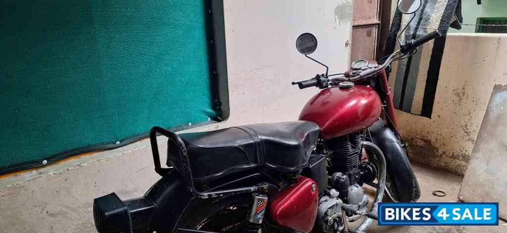 Red Royal Enfield Bullet 350 Red Royal Enfield Bullet 350