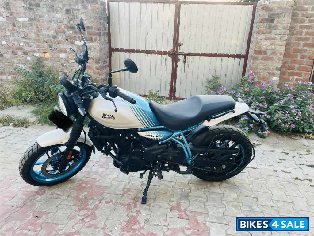 Brava Blue Royal Enfield Guerrilla 450 Flash Brava Blue Royal Enfield Guerrilla 450 Flash