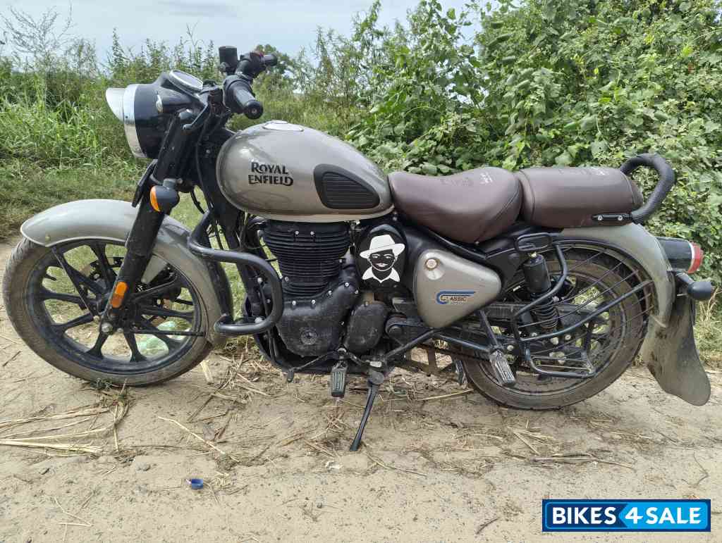 Dark Gunmetal Gray Royal Enfield Classic 350