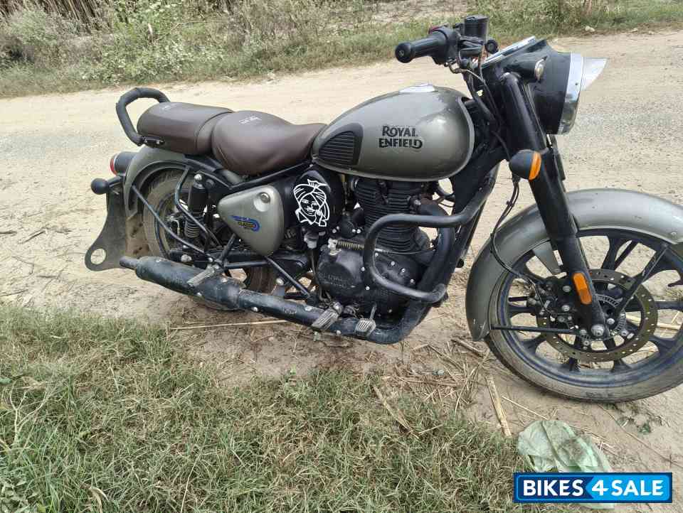 Dark Gunmetal Gray Royal Enfield Classic 350