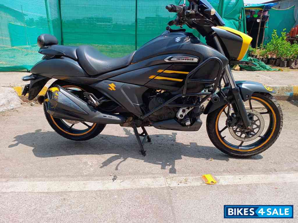 Suzuki Intruder 150 FI Suzuki Intruder 150 FI