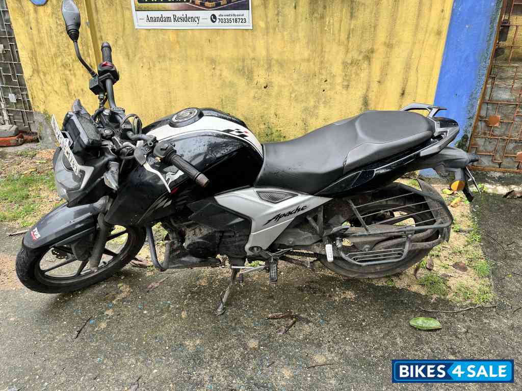 Black TVS Apache RTR 160 4V