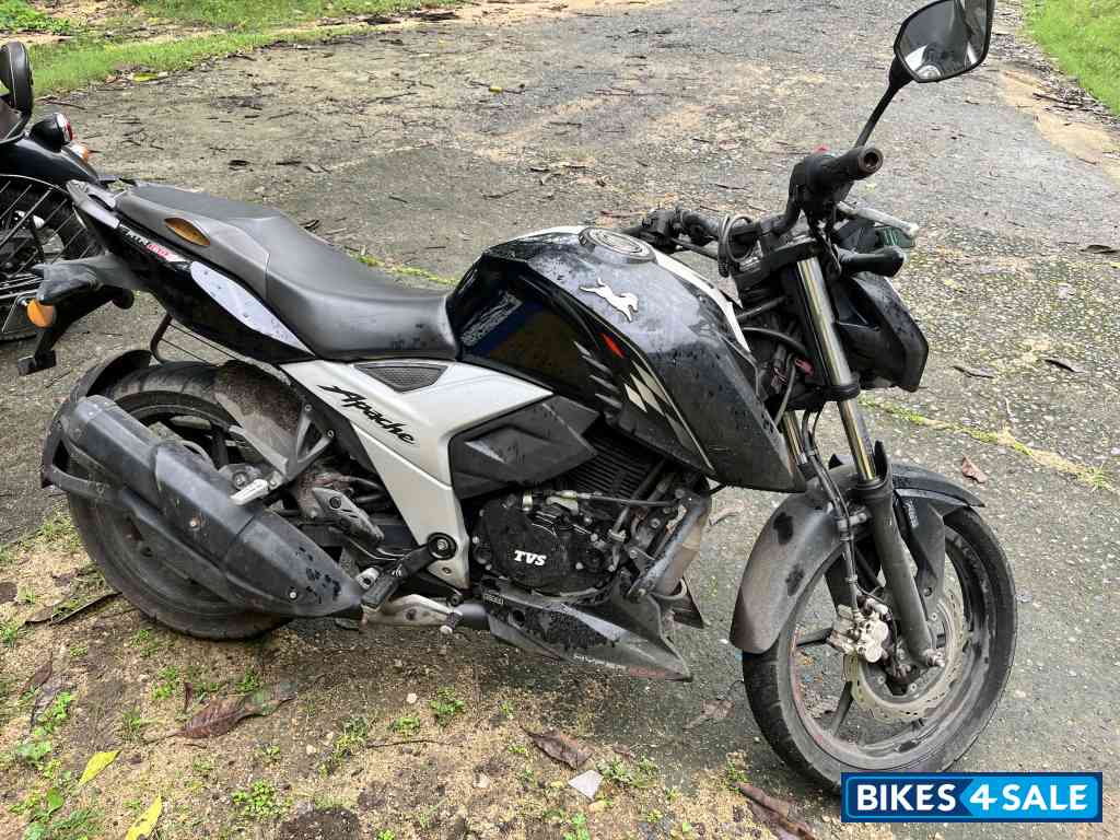 Black TVS Apache RTR 160 4V Black TVS Apache RTR 160 4V