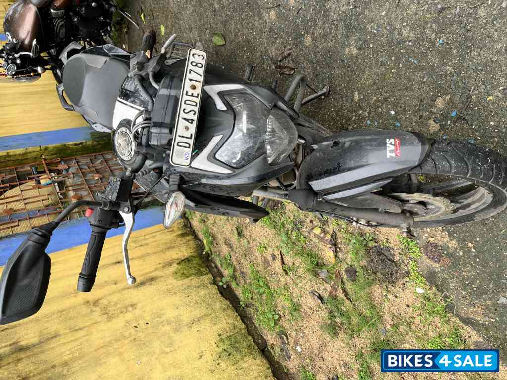 Black TVS Apache RTR 160 4V Black TVS Apache RTR 160 4V