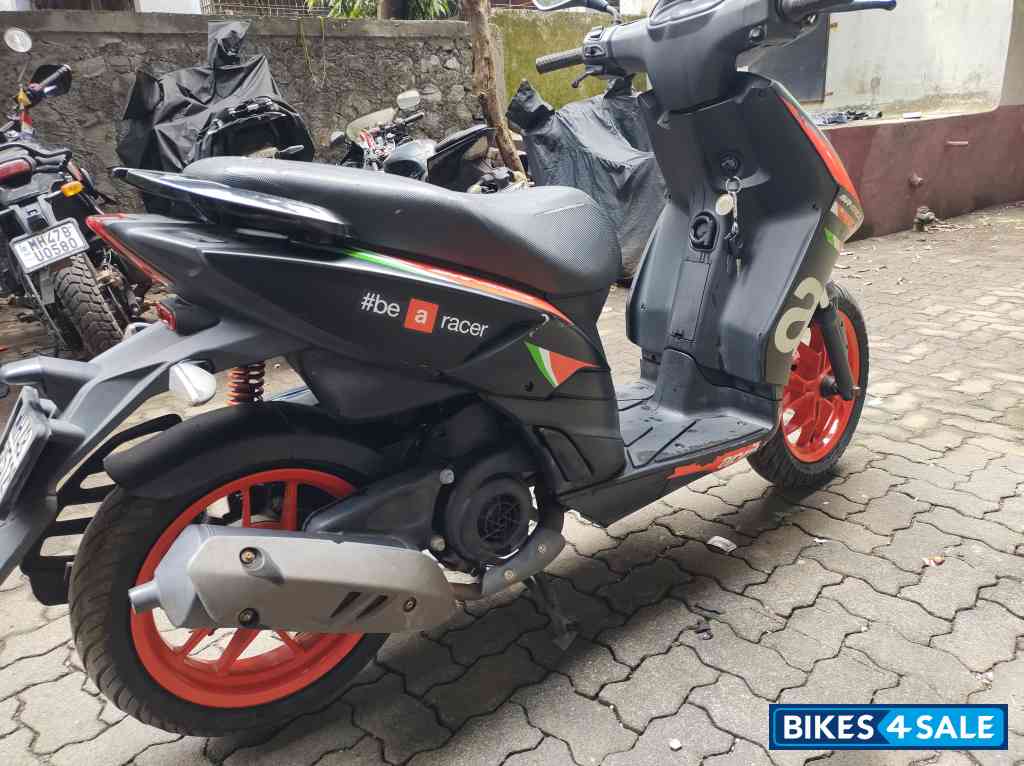 Red White Aprilia SR 160 Race ABS Red White Aprilia SR 160 Race ABS
