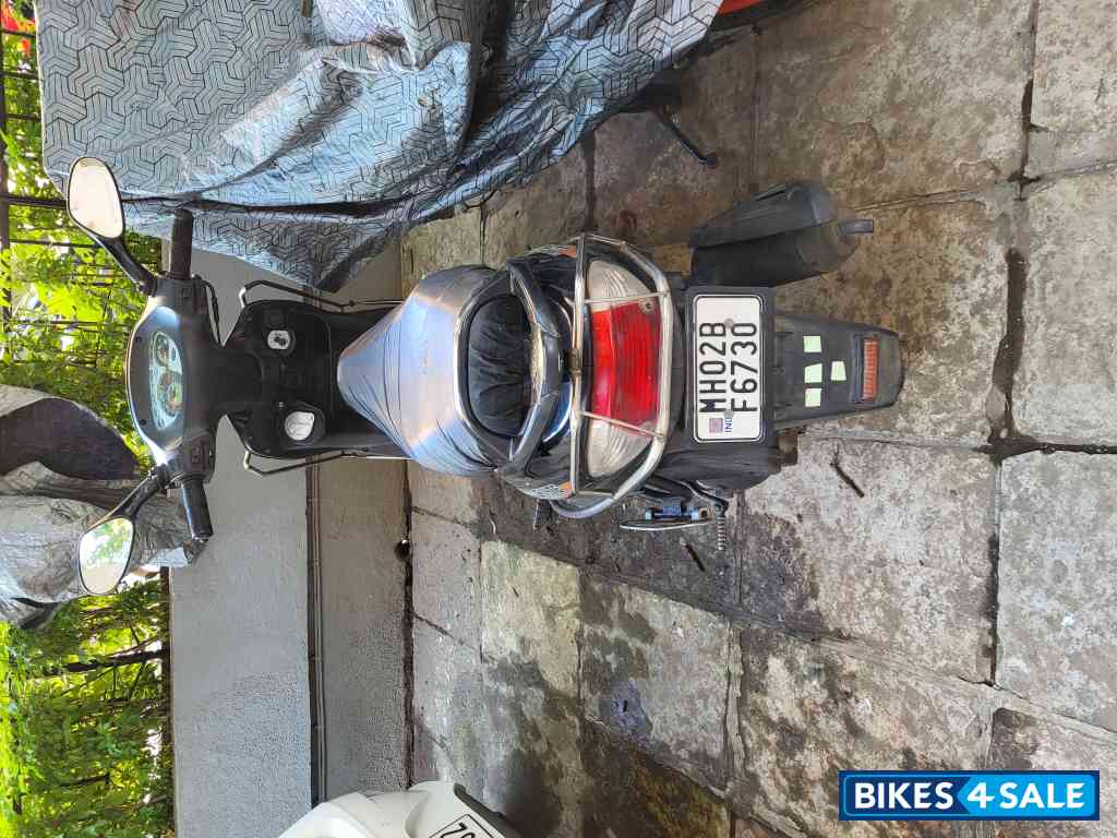 Black Mahindra Flyte Black Mahindra Flyte