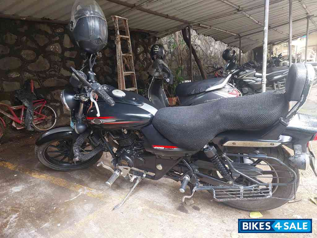 Black Bajaj Avenger Street 220 Black Bajaj Avenger Street 220