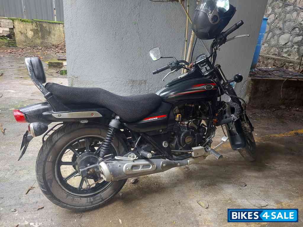 Black Bajaj Avenger Street 220 Black Bajaj Avenger Street 220