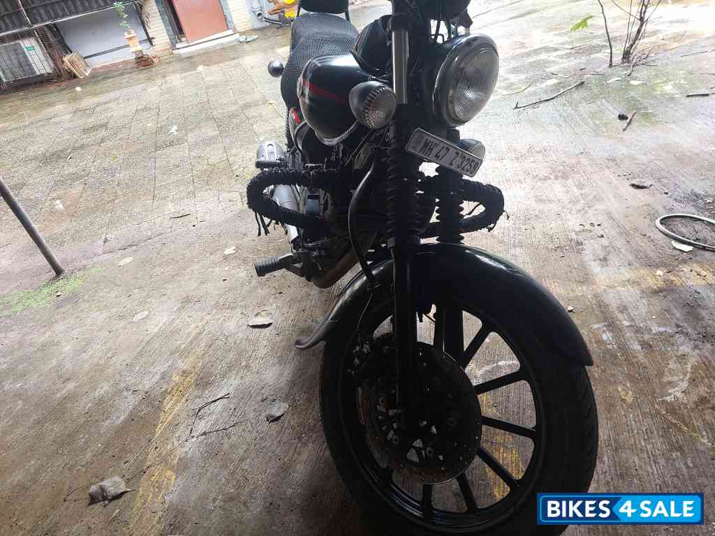 Black Bajaj Avenger Street 220 Black Bajaj Avenger Street 220