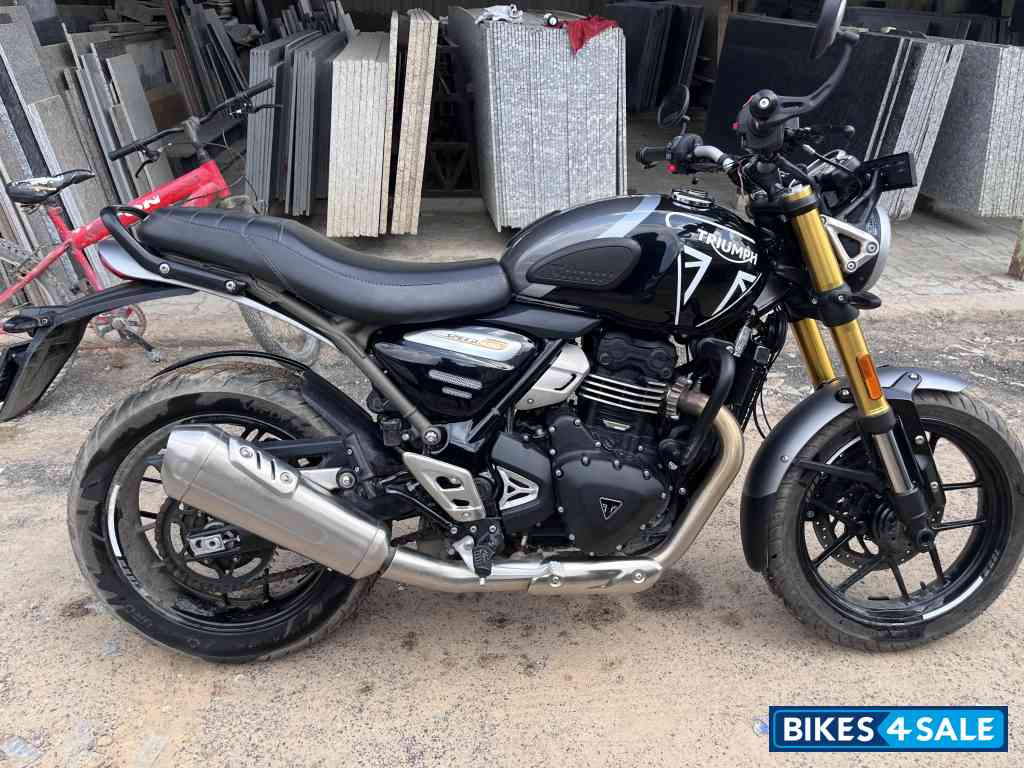 Black Triumph Speed 400