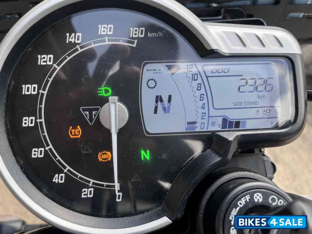 Black Triumph Speed 400