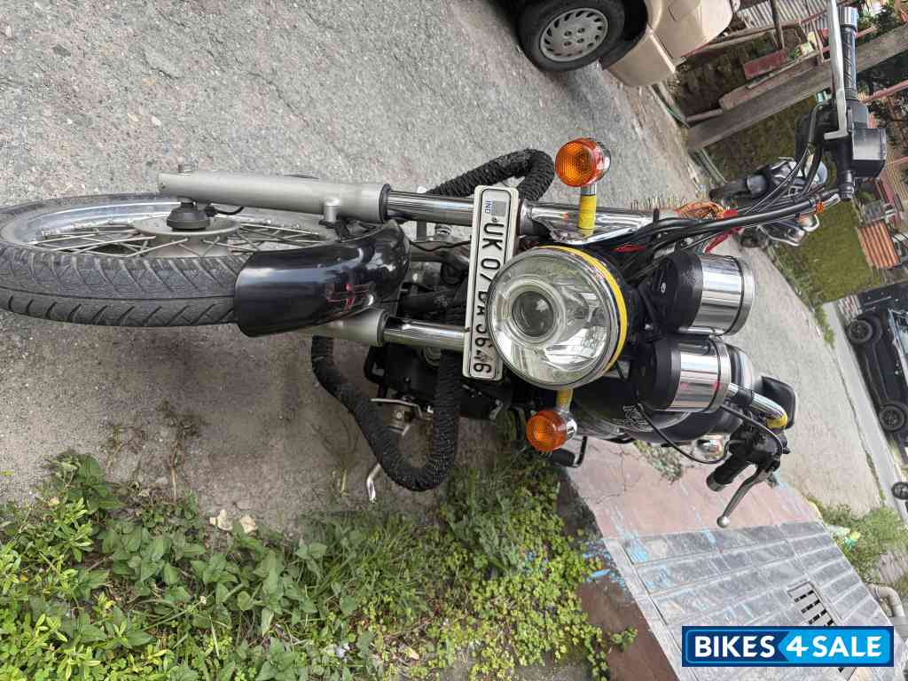 Black Royal Enfield Thunderbird 500 Black Royal Enfield Thunderbird 500